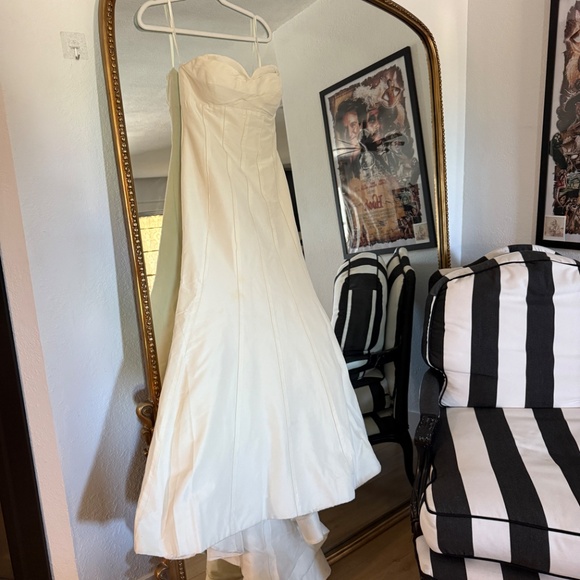 Pure Silk Vera Wang Mermaid wedding gown - Picture 12 of 16
